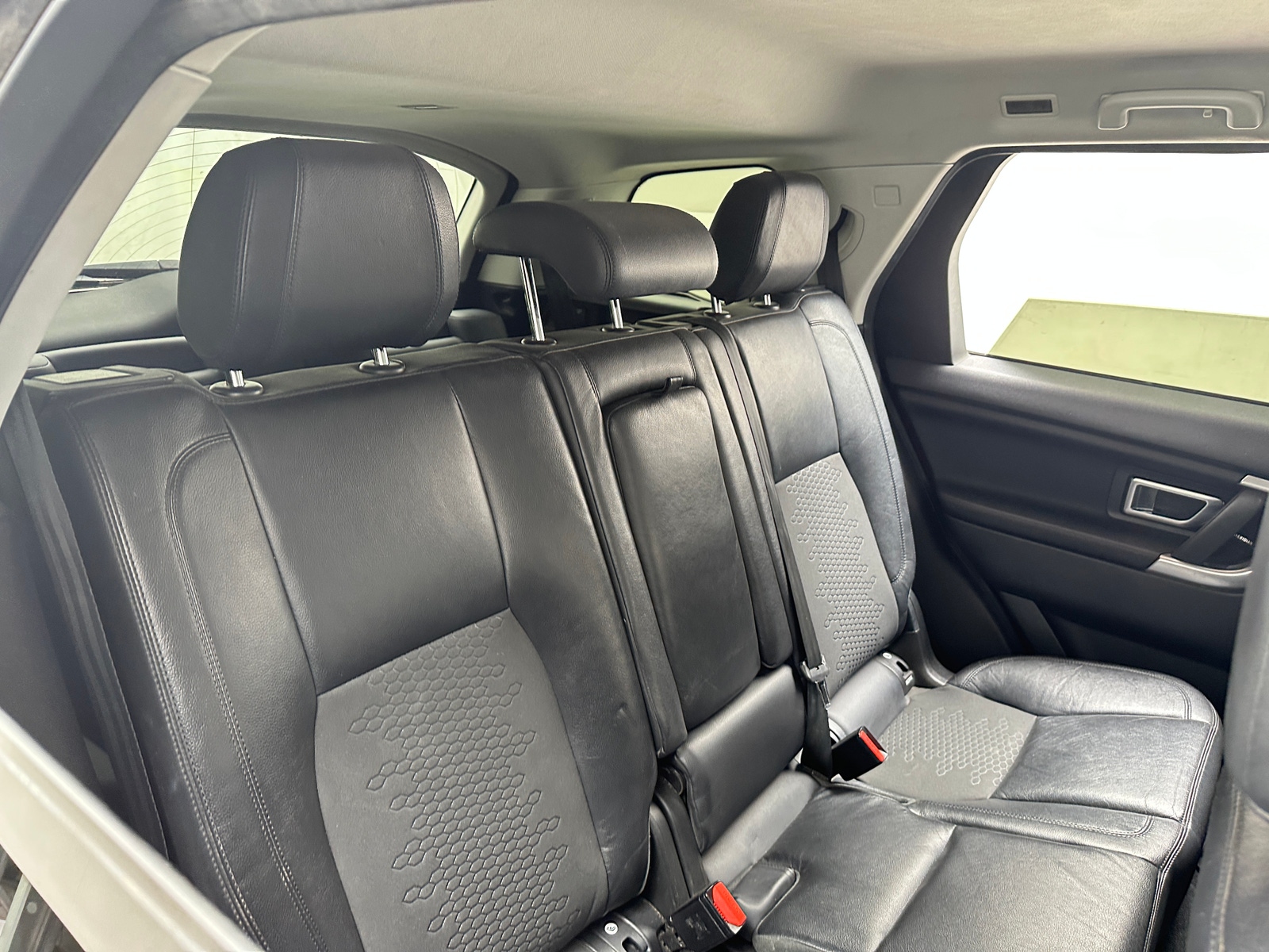 Thumbnail: 2017 Land Rover Discovery Sport - 5