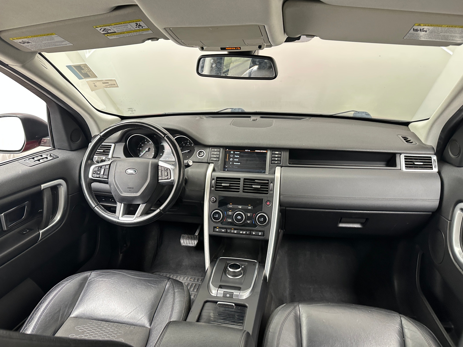 Thumbnail: 2017 Land Rover Discovery Sport - 2
