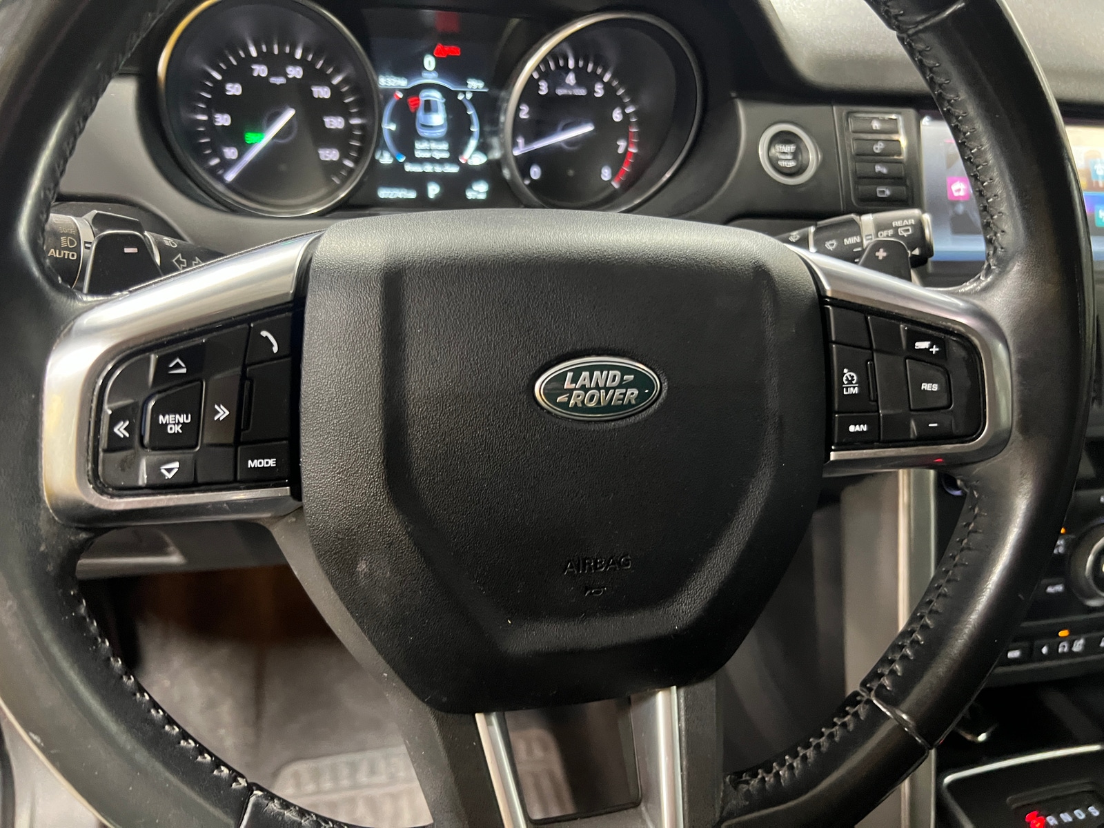 Thumbnail: 2017 Land Rover Discovery Sport - 4