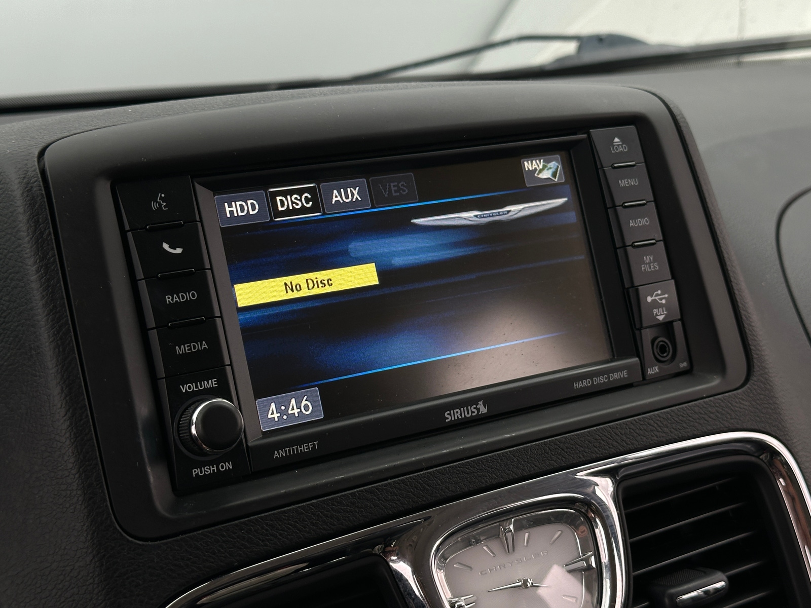 Thumbnail: 2015 Chrysler Town & Country - 3
