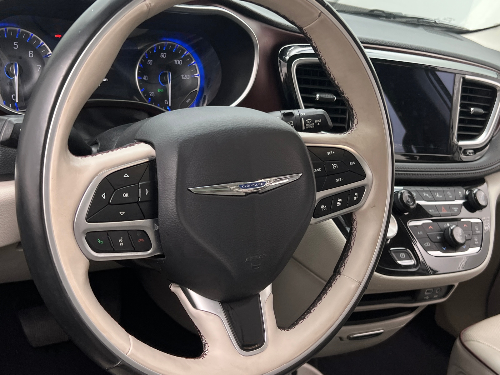 Thumbnail: 2018 Chrysler Pacifica - 4
