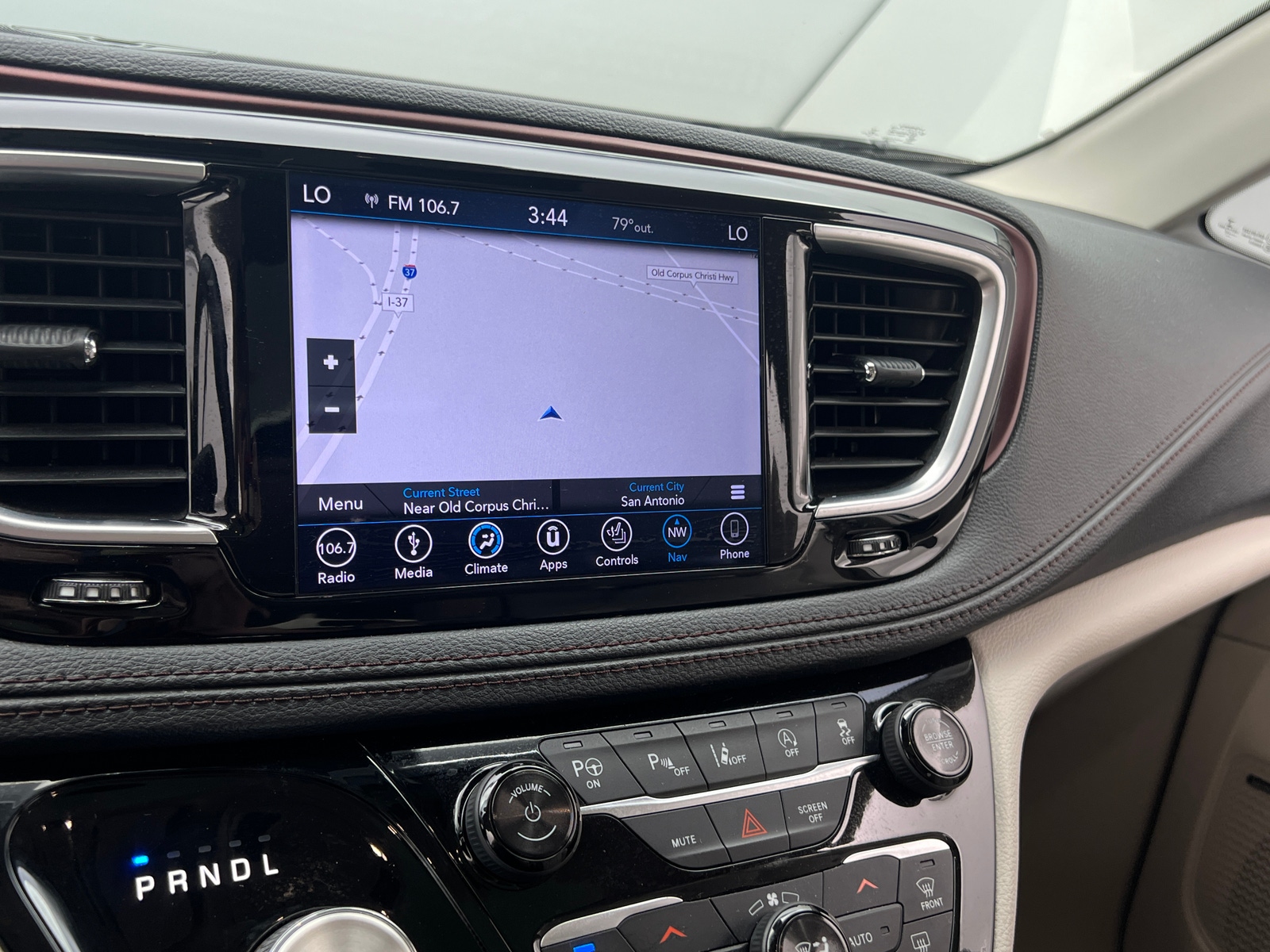 Thumbnail: 2018 Chrysler Pacifica - 3