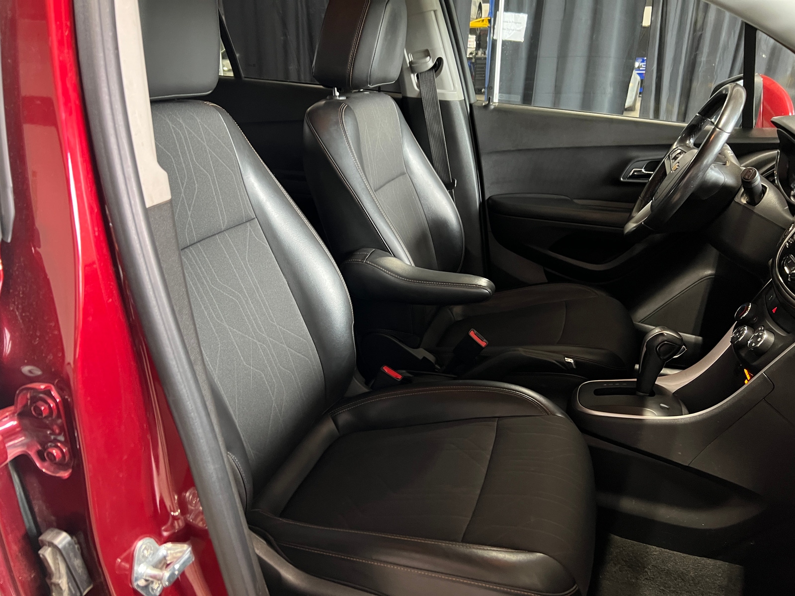 Thumbnail: 2021 Chevrolet Trax - 2