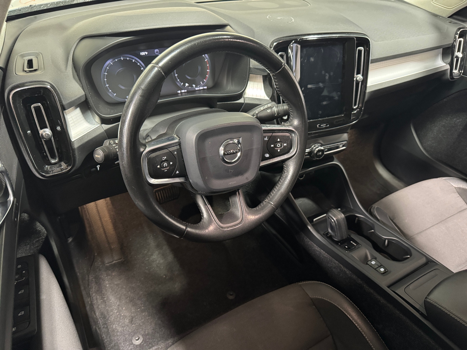 Thumbnail: 2020 Volvo XC40 - 3