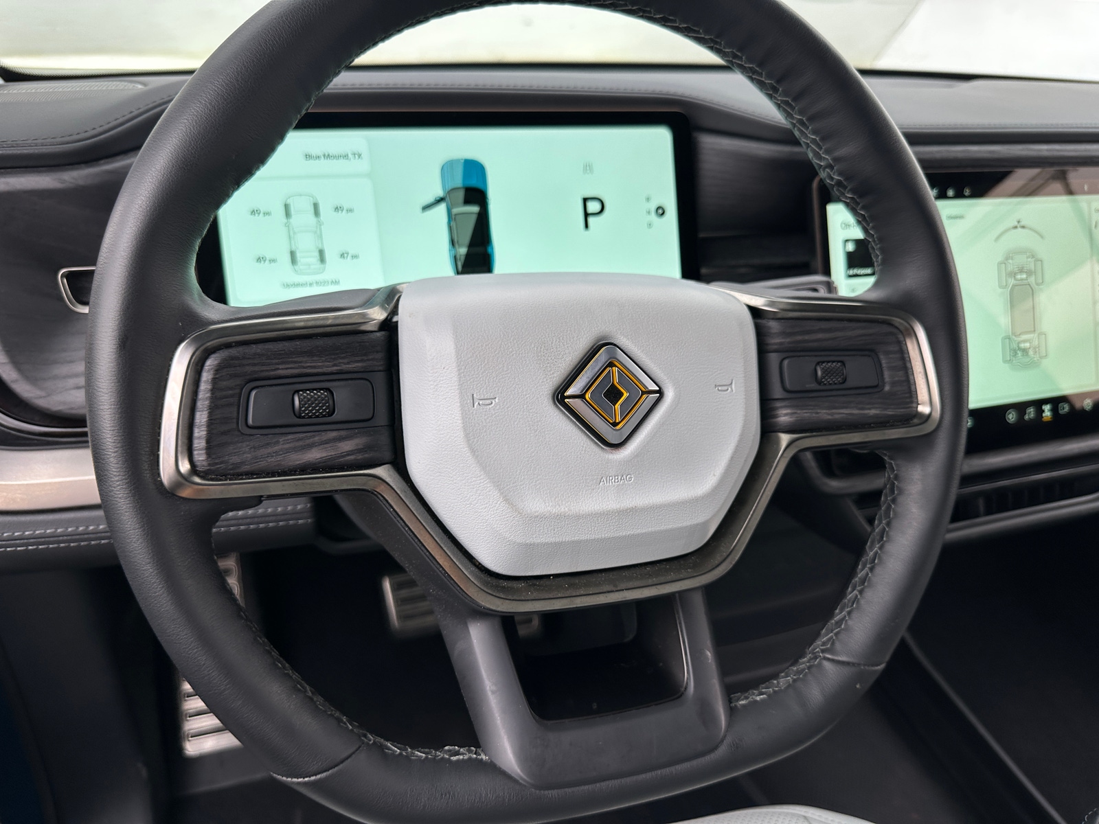 Thumbnail: 2023 Rivian R1S - 4