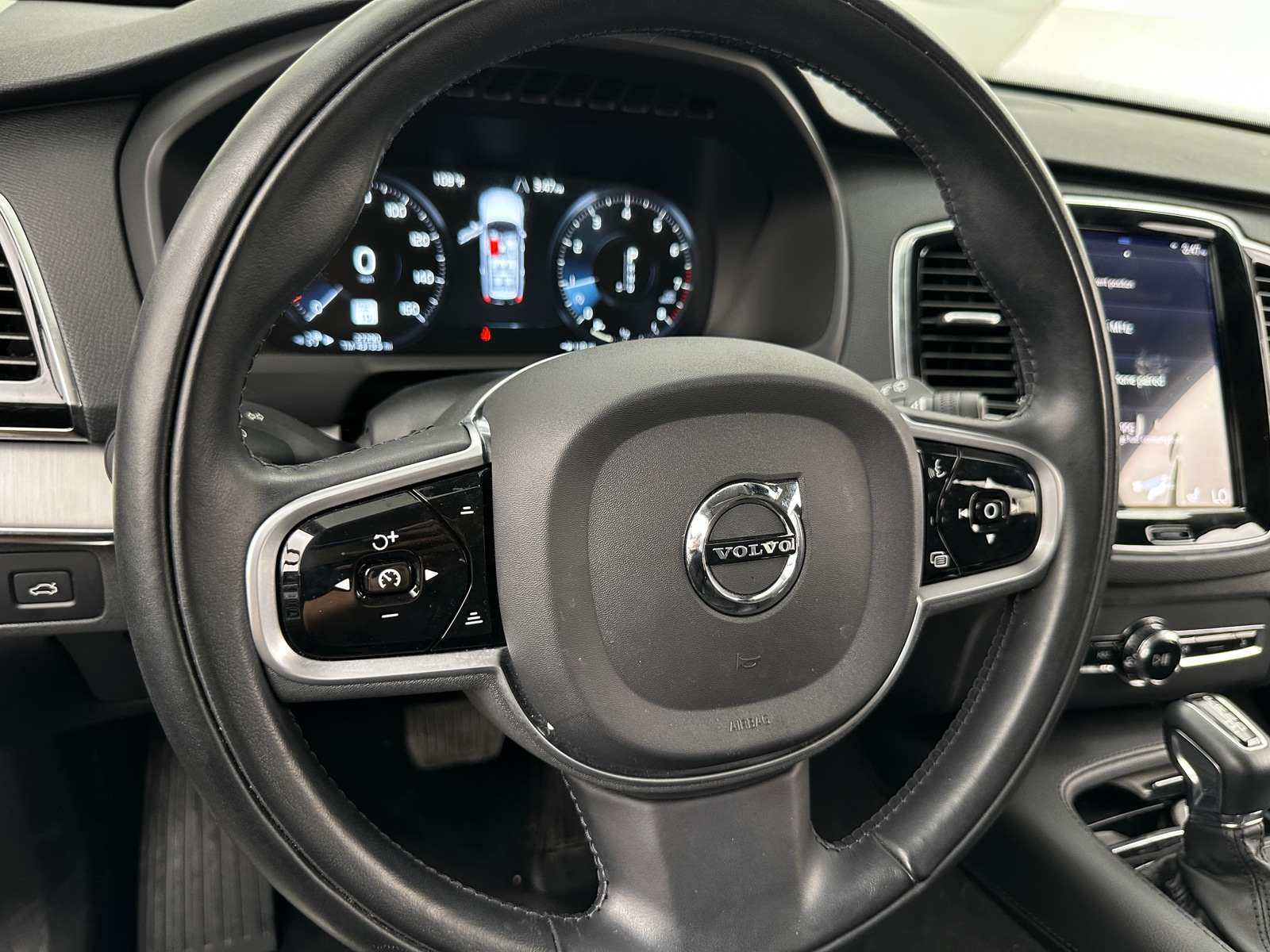 Thumbnail: 2022 Volvo XC90 - 4