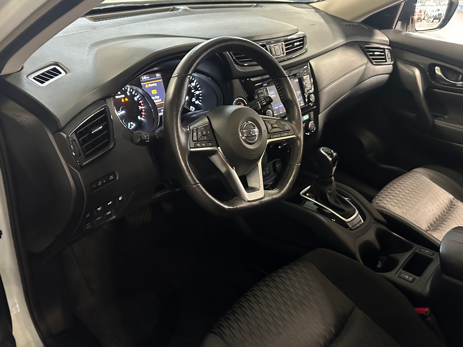 Thumbnail: 2019 Nissan Rogue - 3