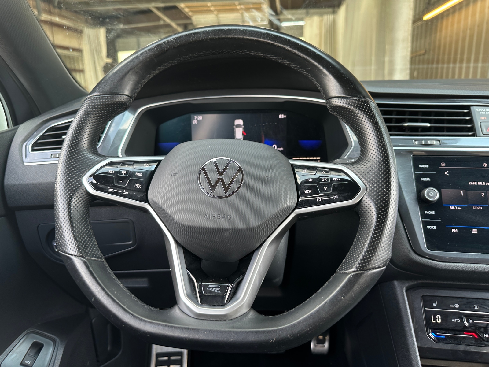 Thumbnail: 2022 Volkswagen Tiguan - 4