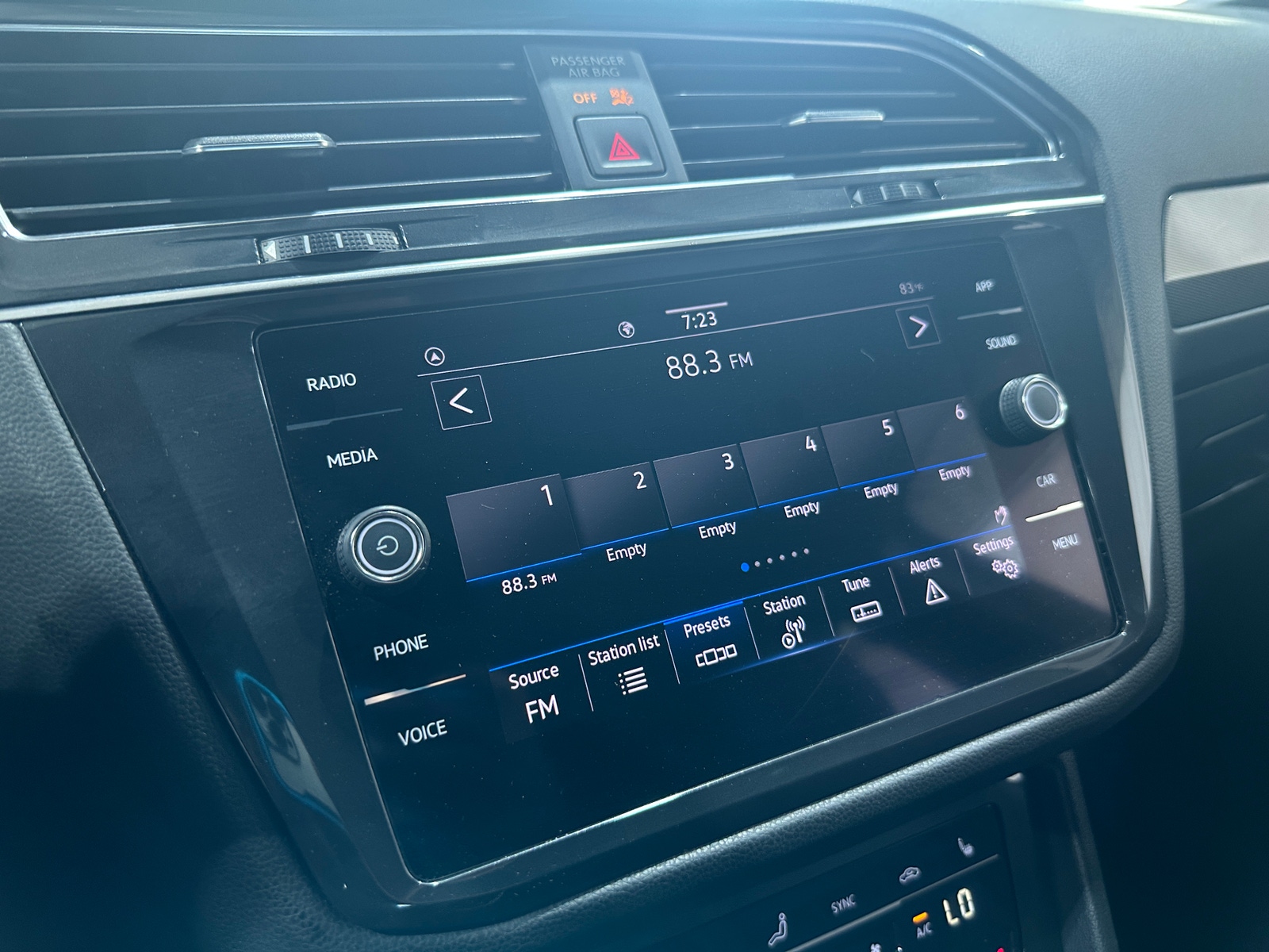 Thumbnail: 2022 Volkswagen Tiguan - 3