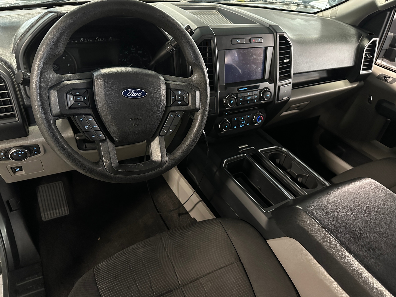 Thumbnail: 2018 Ford Econoline - 3