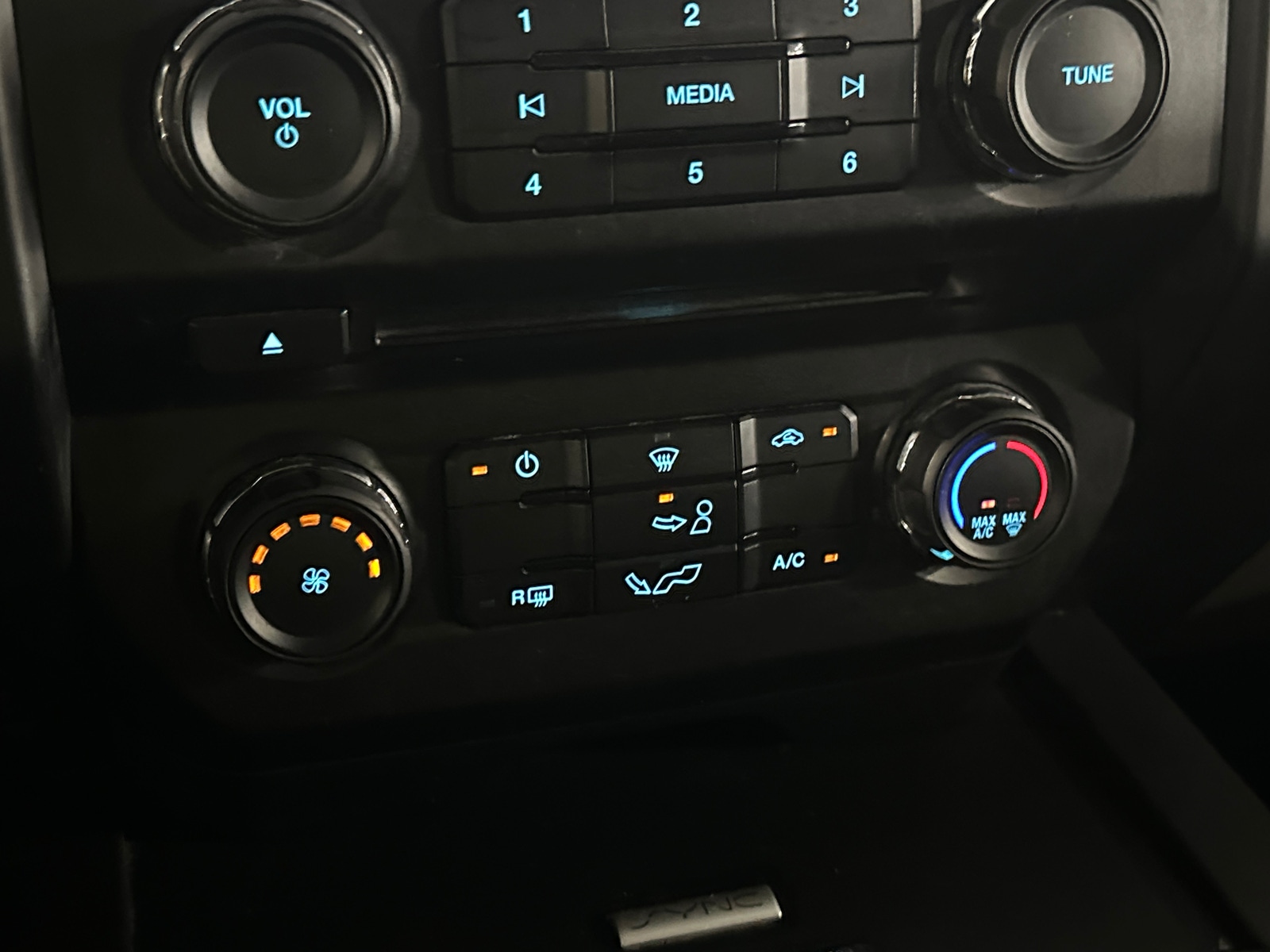 Thumbnail: 2018 Ford Econoline - 4
