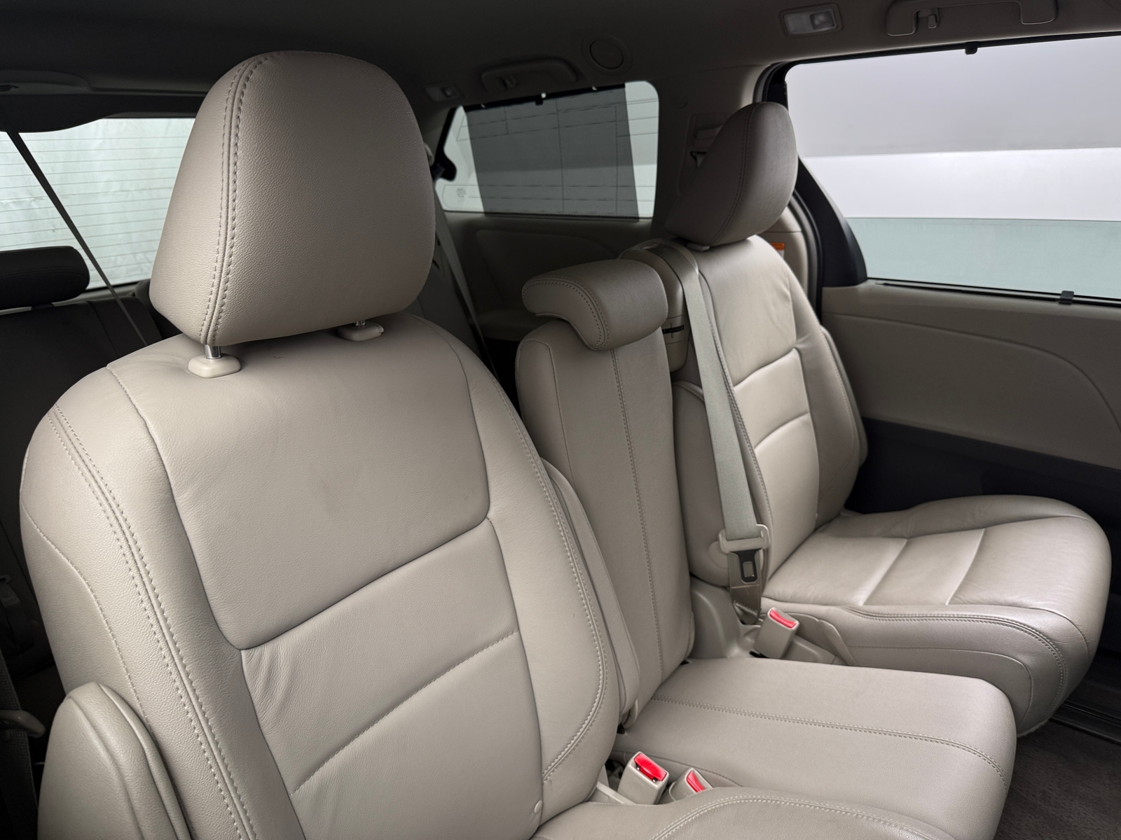 Thumbnail: 2017 Toyota Sienna - 5