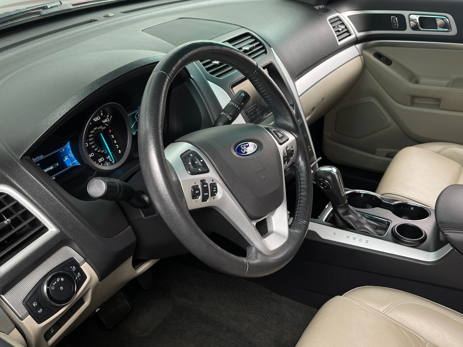 Thumbnail: 2014 Ford Explorer - 5