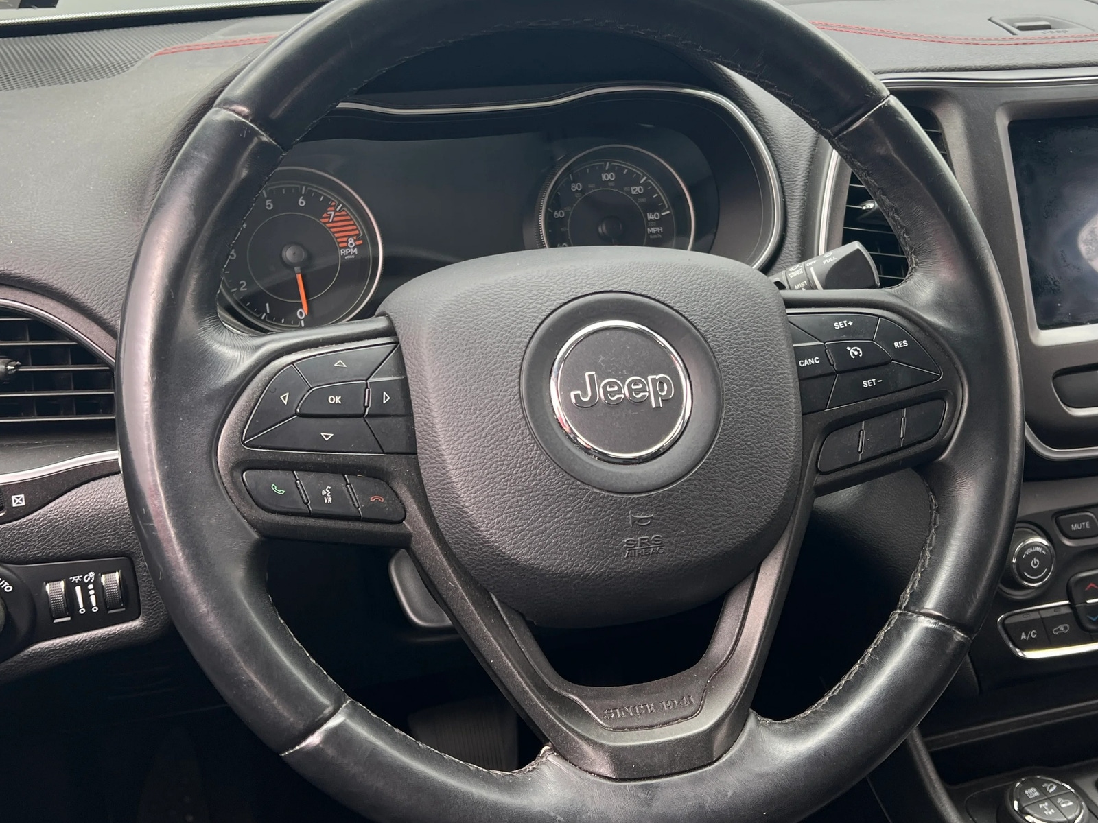 Thumbnail: 2019 Jeep Cherokee - 4