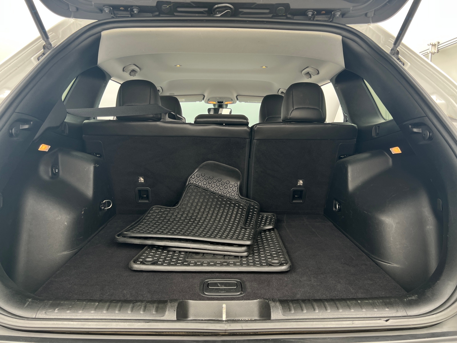 Thumbnail: 2019 Jeep Cherokee - 6