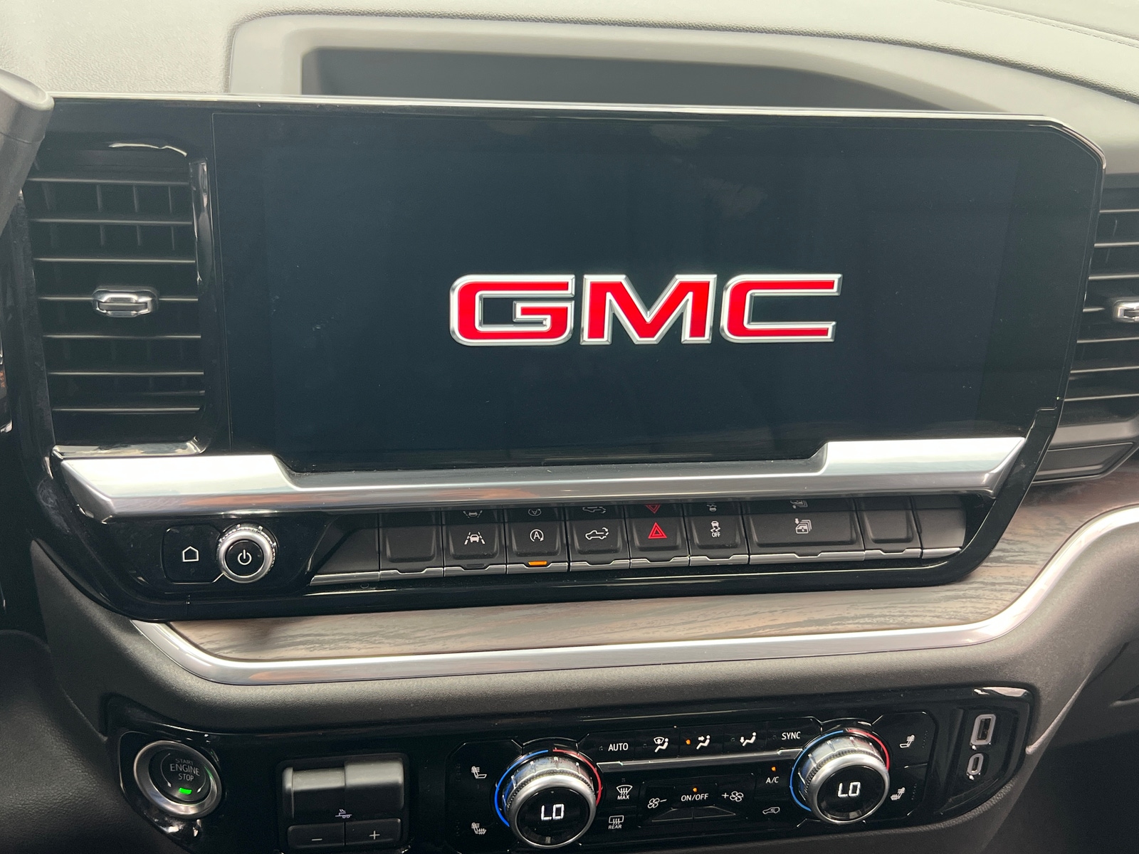 Thumbnail: 2025 GMC Sierra 1500 - 3