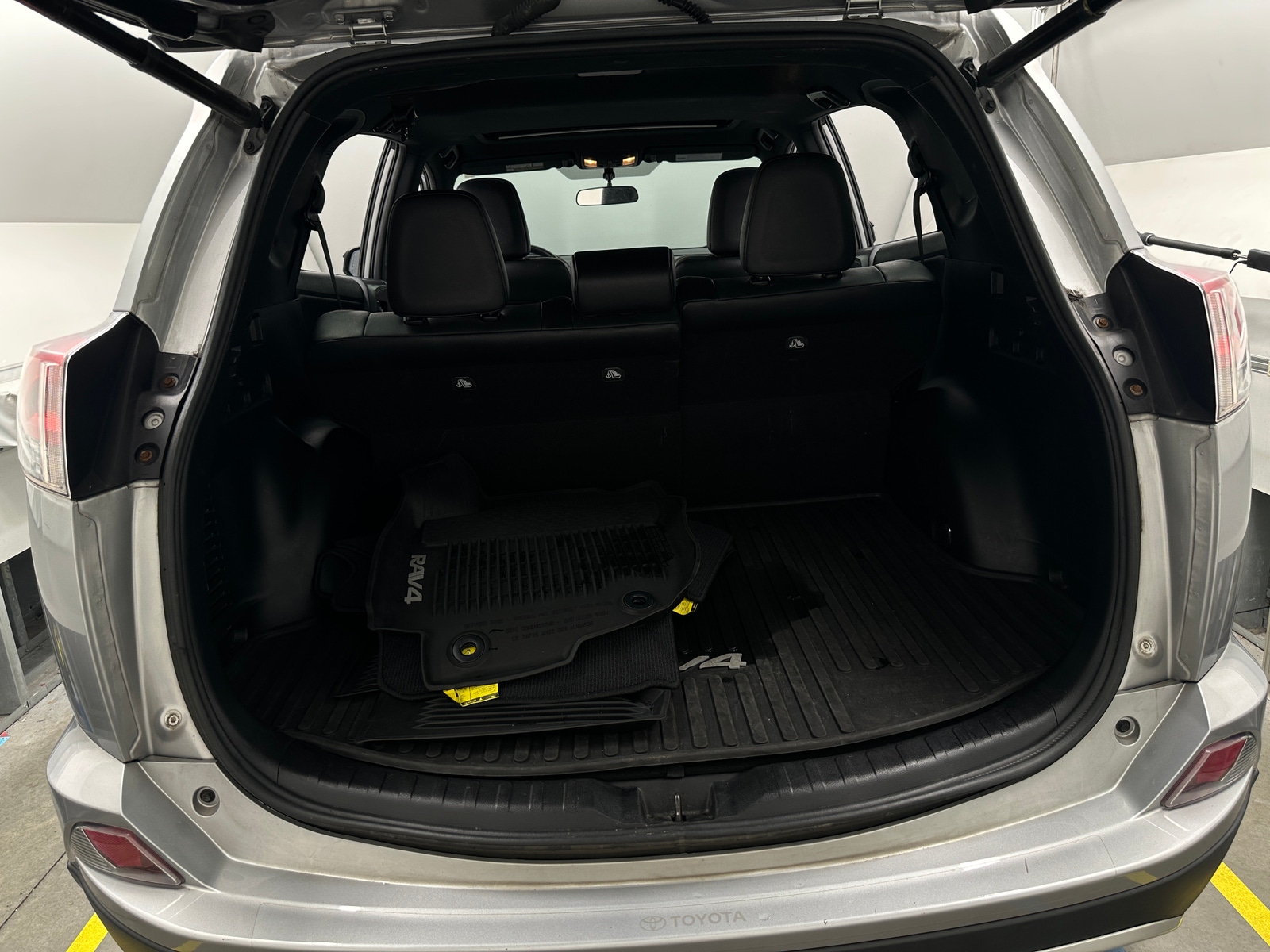Thumbnail: 2016 Toyota RAV4 - 6