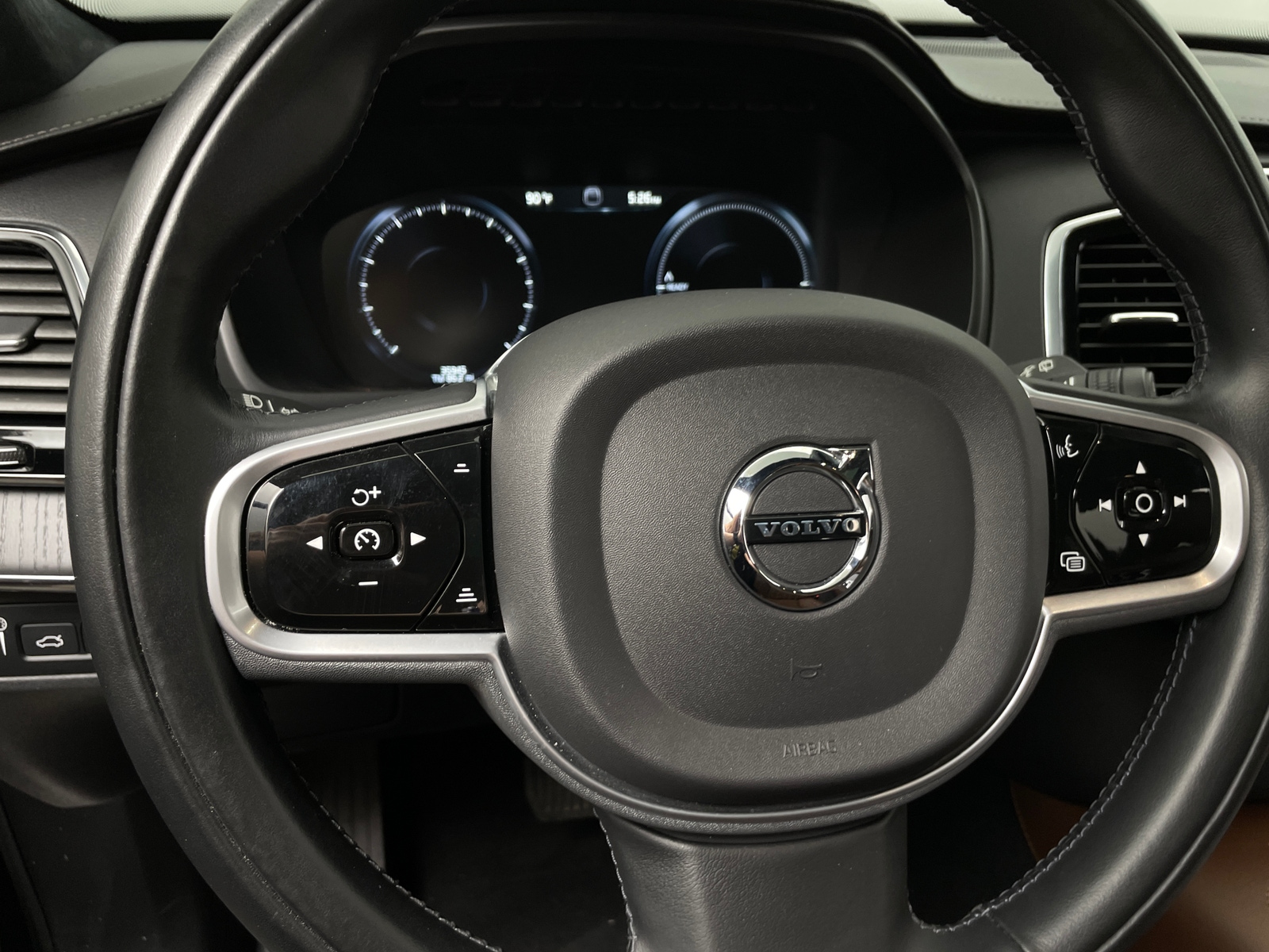 Thumbnail: 2022 Volvo XC90 - 4