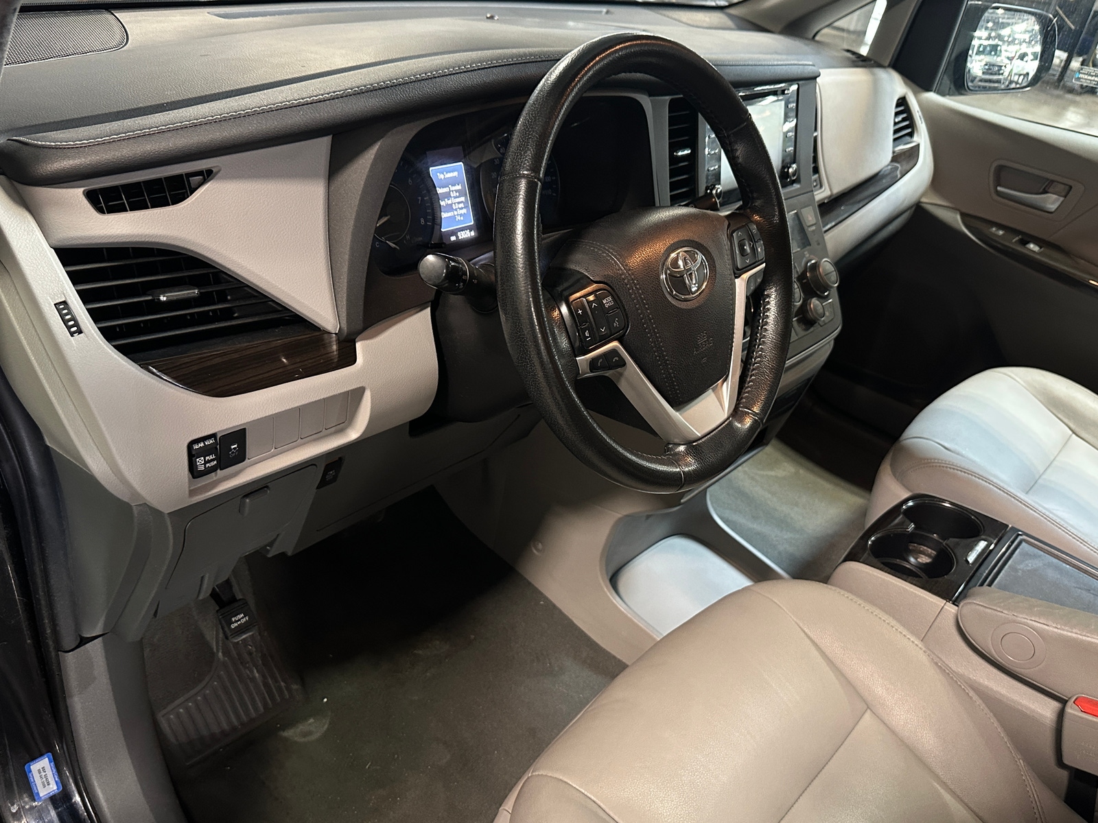 Thumbnail: 2020 Toyota Sienna - 2