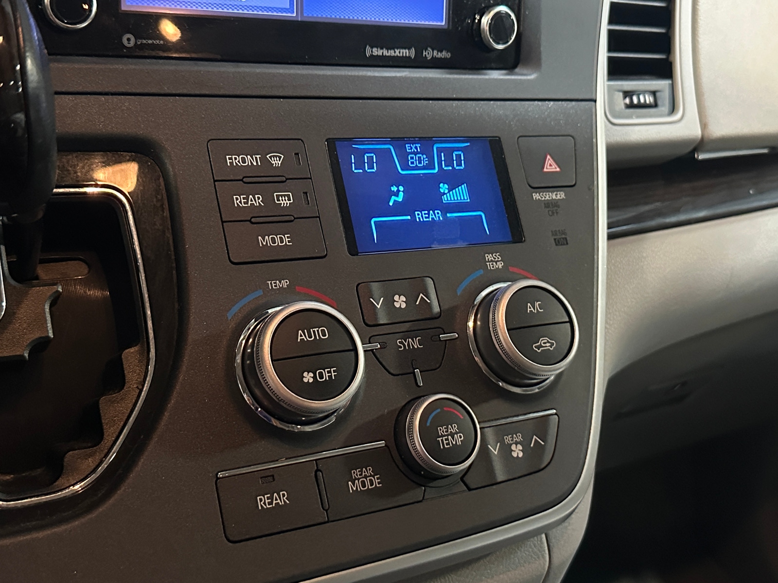 Thumbnail: 2020 Toyota Sienna - 3