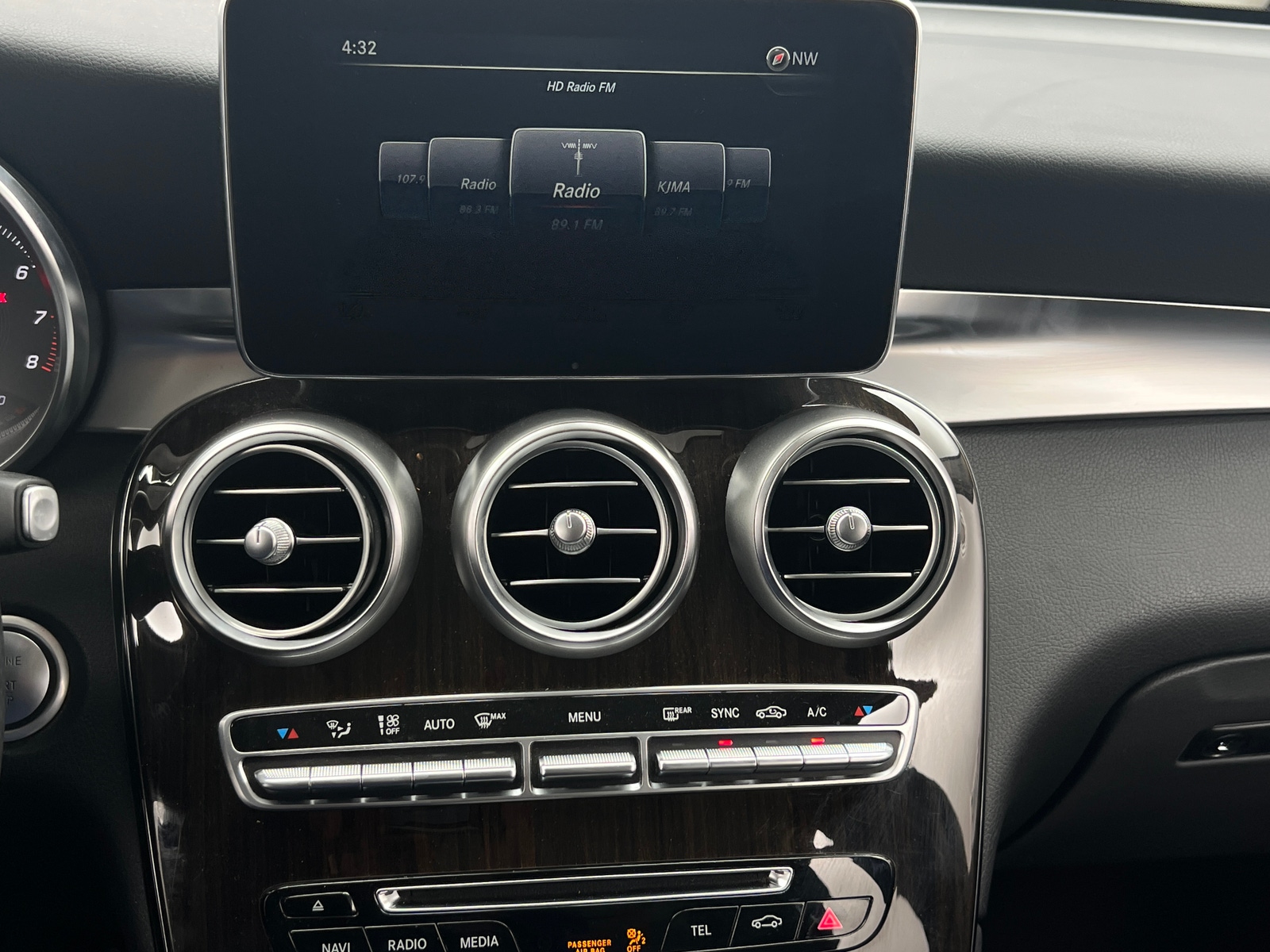 Thumbnail: 2016 Mercedes-Benz GLC - 3
