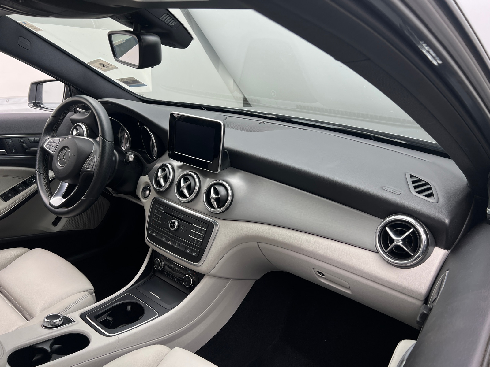 Thumbnail: 2017 Mercedes-Benz GLA - 2