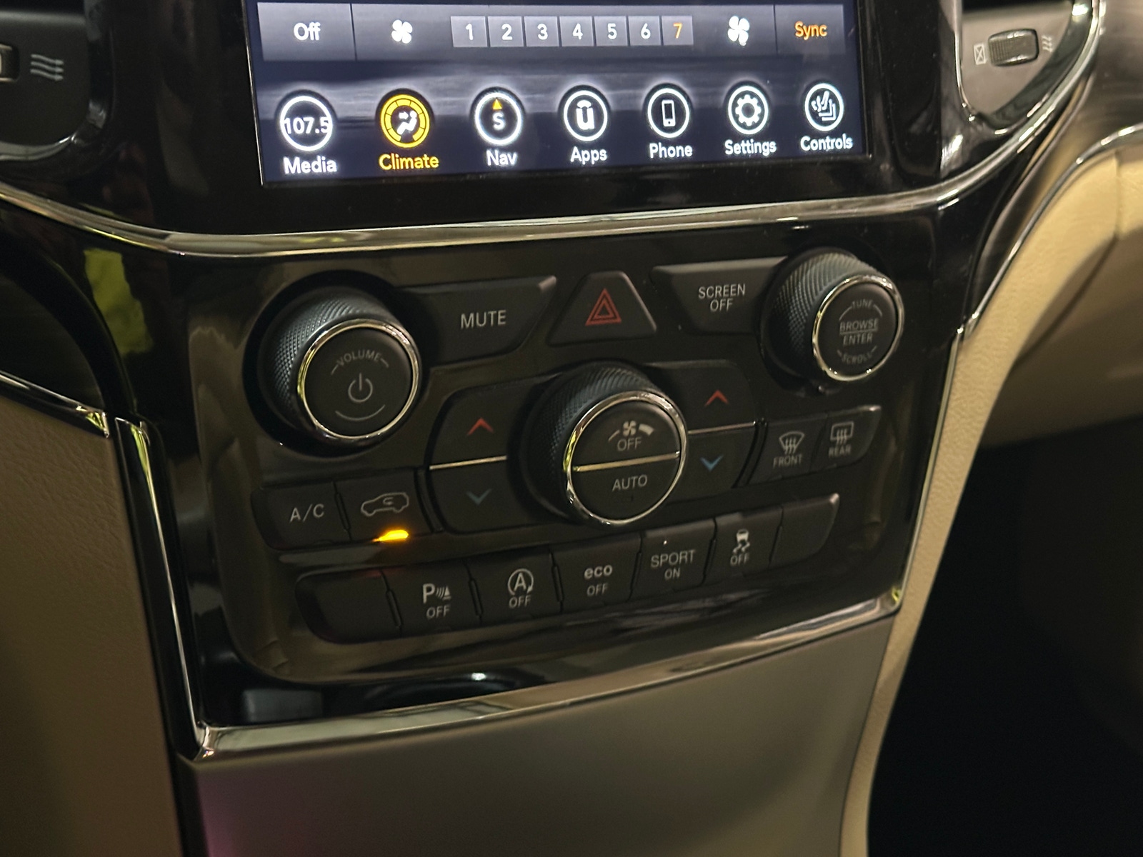 Thumbnail: 2020 Jeep Grand Cherokee - 3