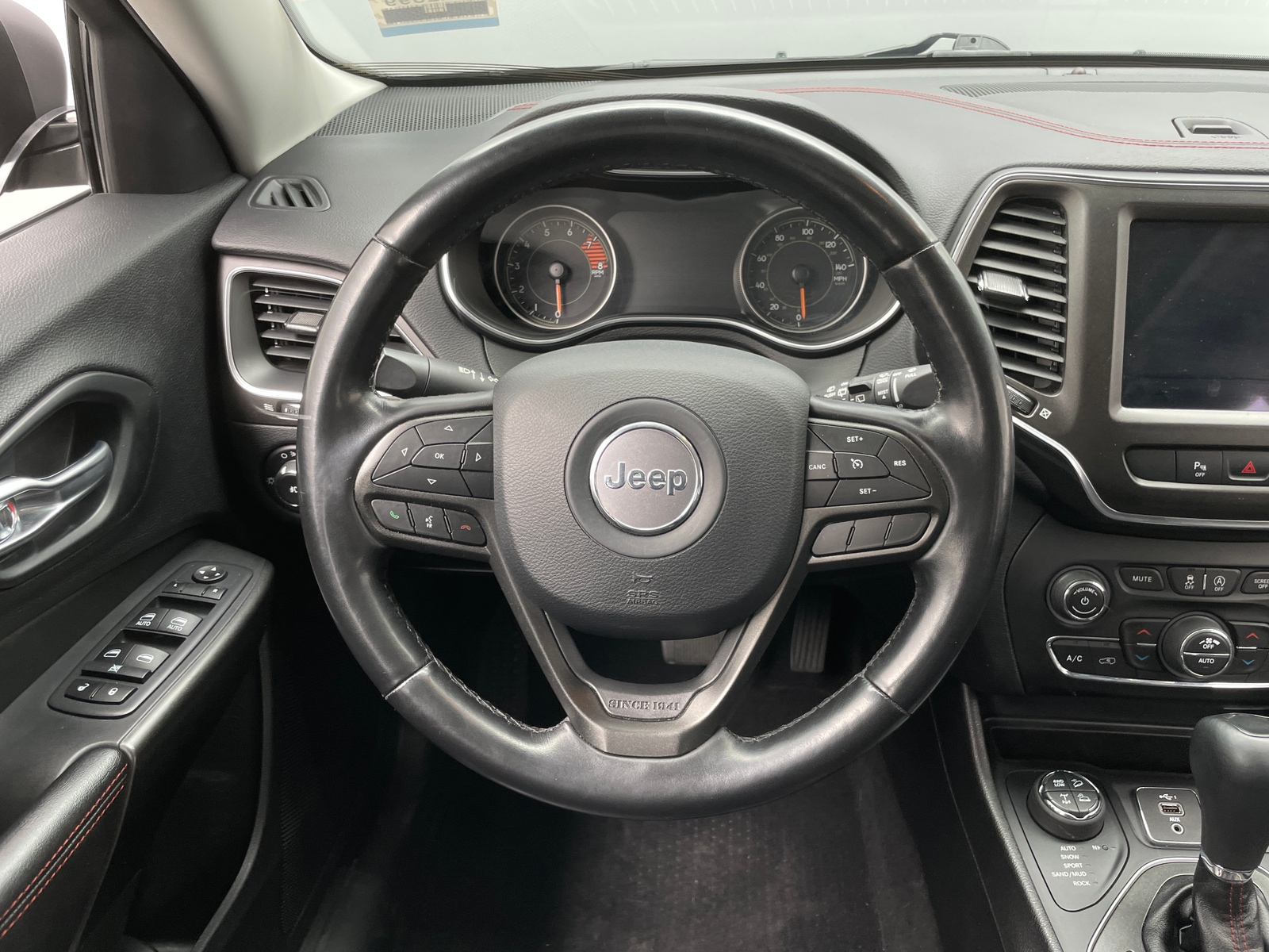 Thumbnail: 2020 Jeep Cherokee - 5