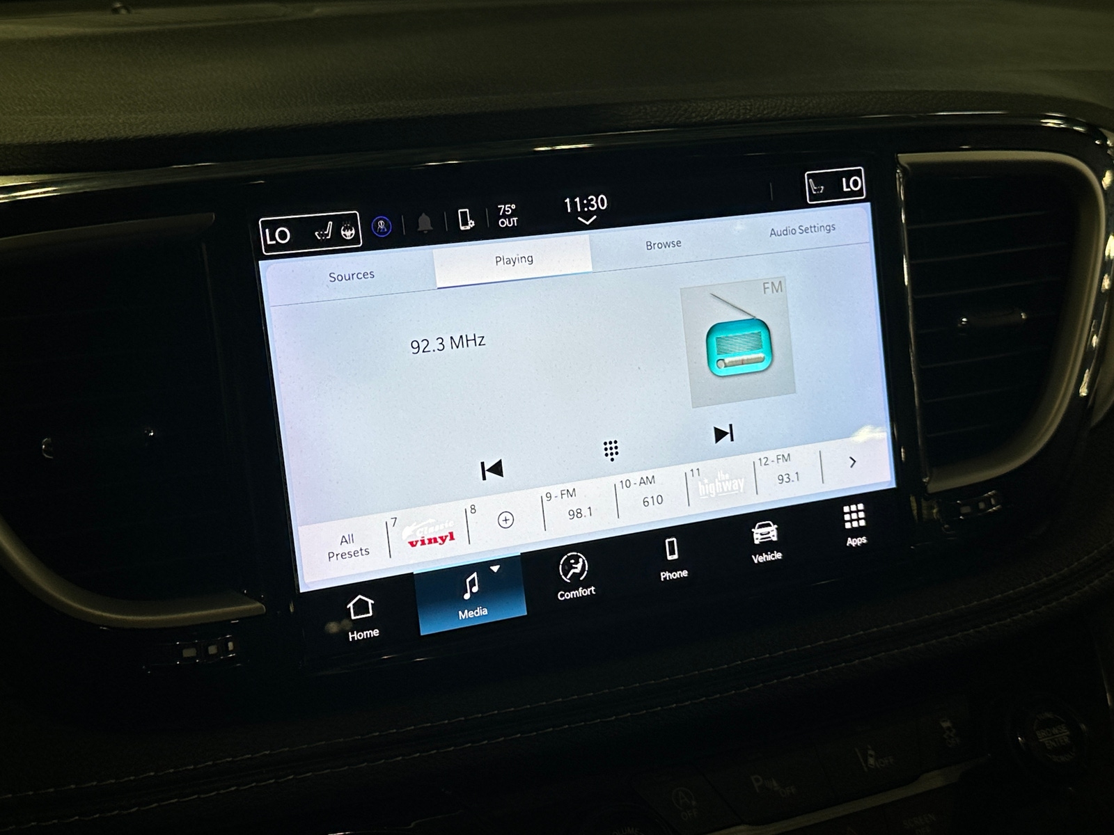 Thumbnail: 2021 Chrysler Pacifica - 3
