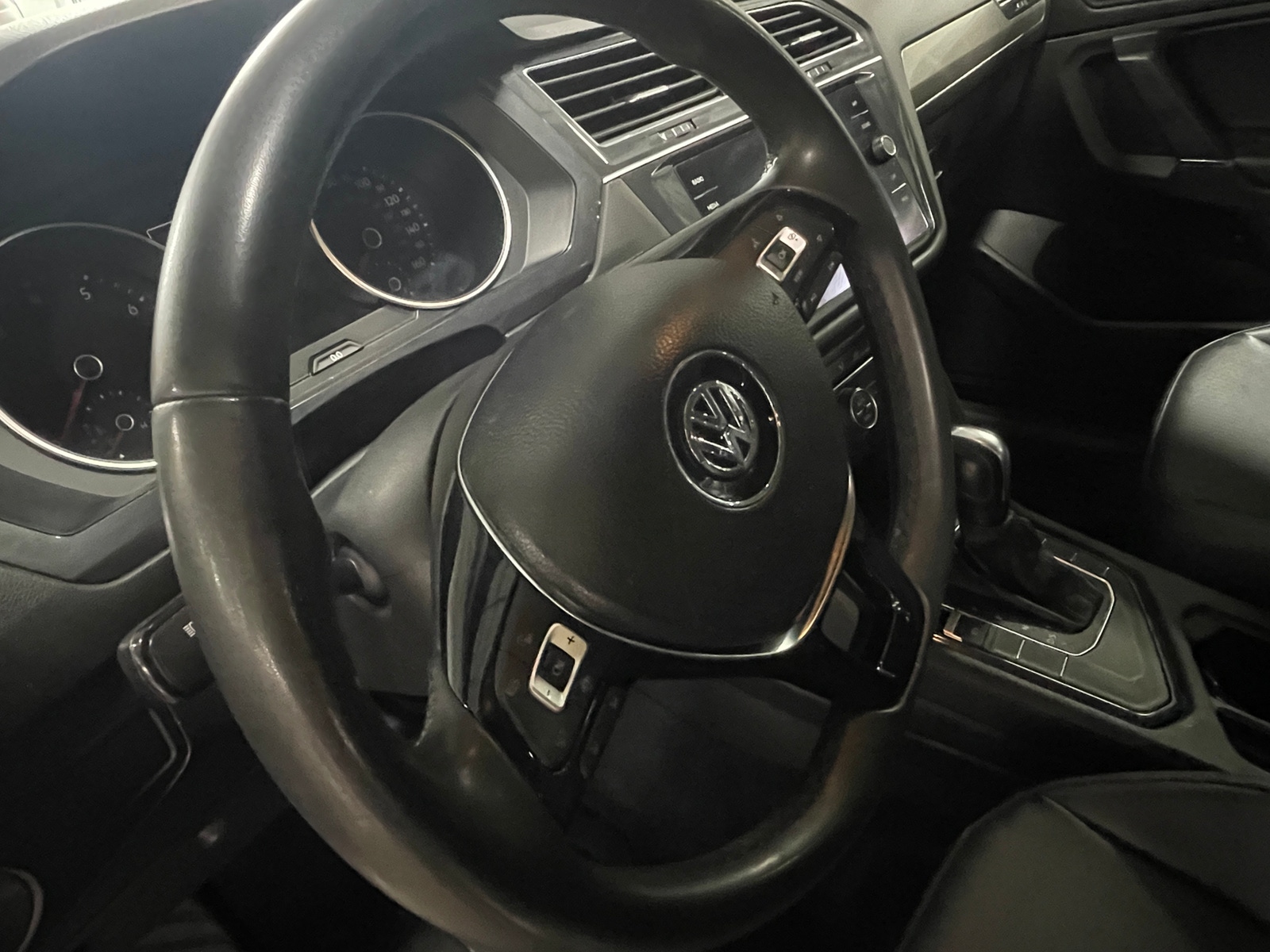 Thumbnail: 2020 Volkswagen Tiguan - 4