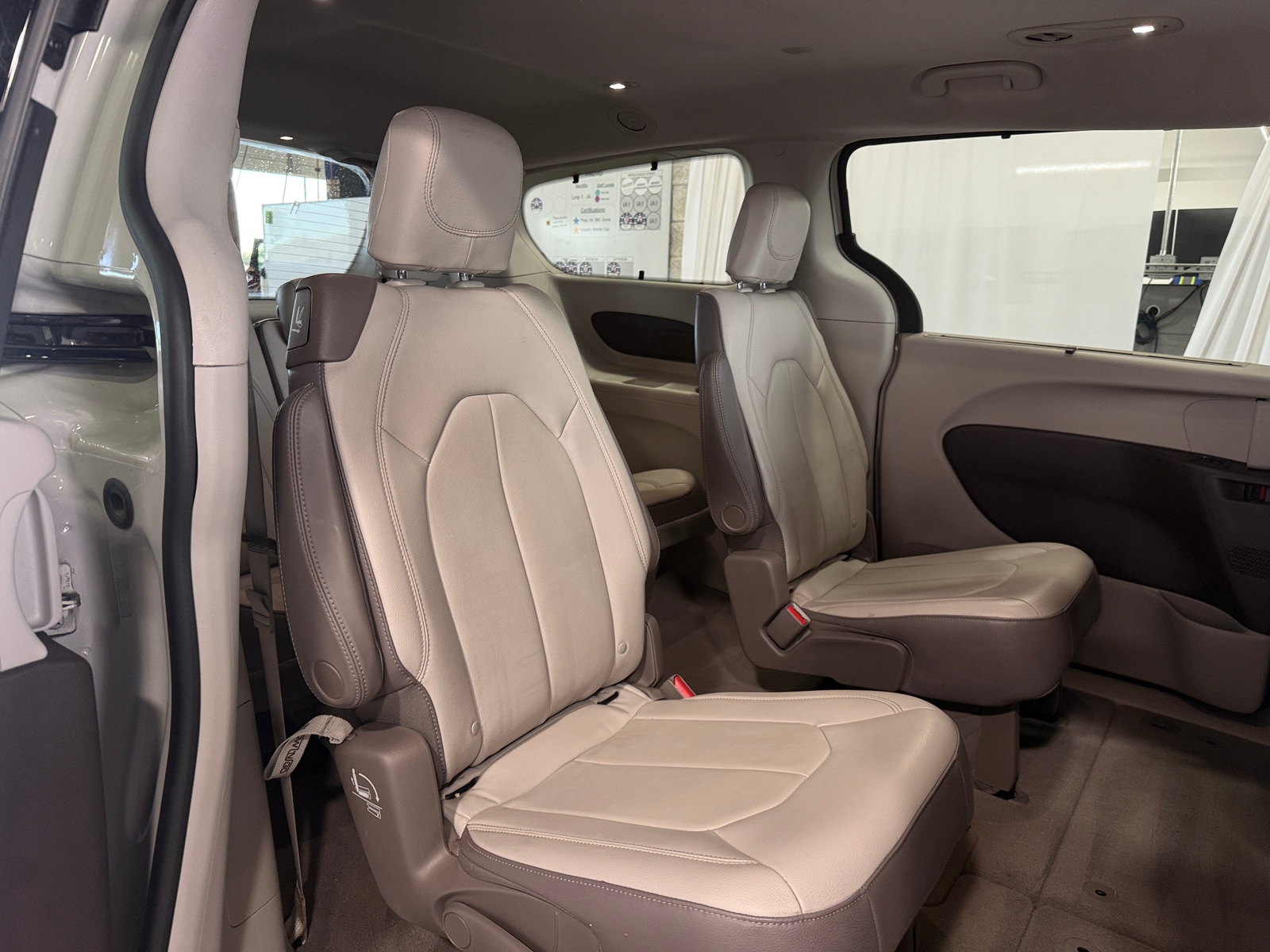 Thumbnail: 2017 Chrysler Pacifica - 5