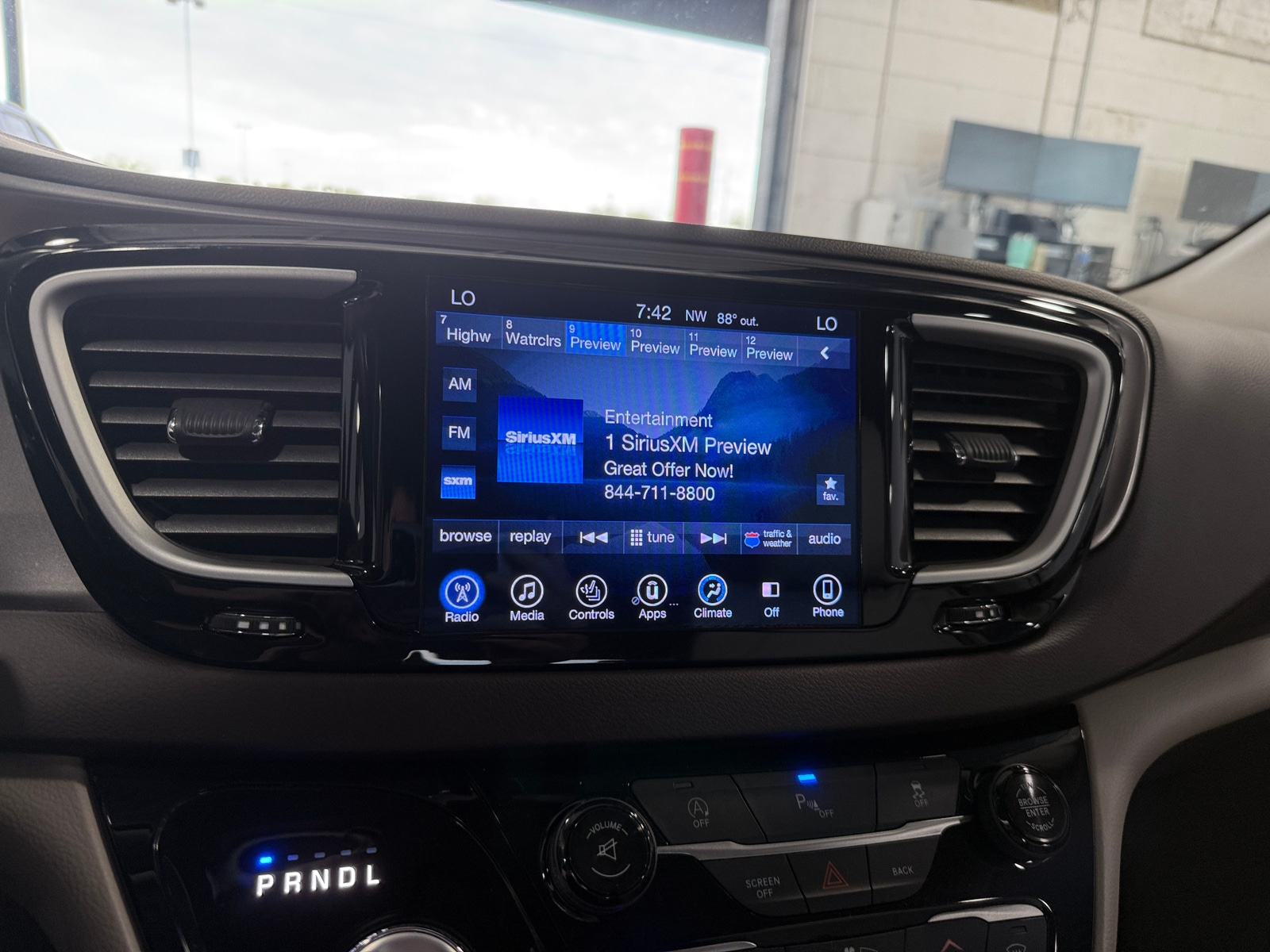 Thumbnail: 2017 Chrysler Pacifica - 3