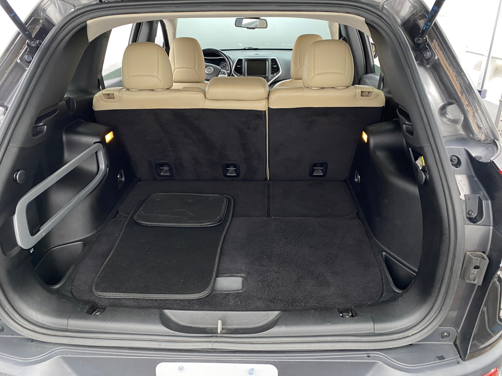 Thumbnail: 2015 Jeep Cherokee - 6
