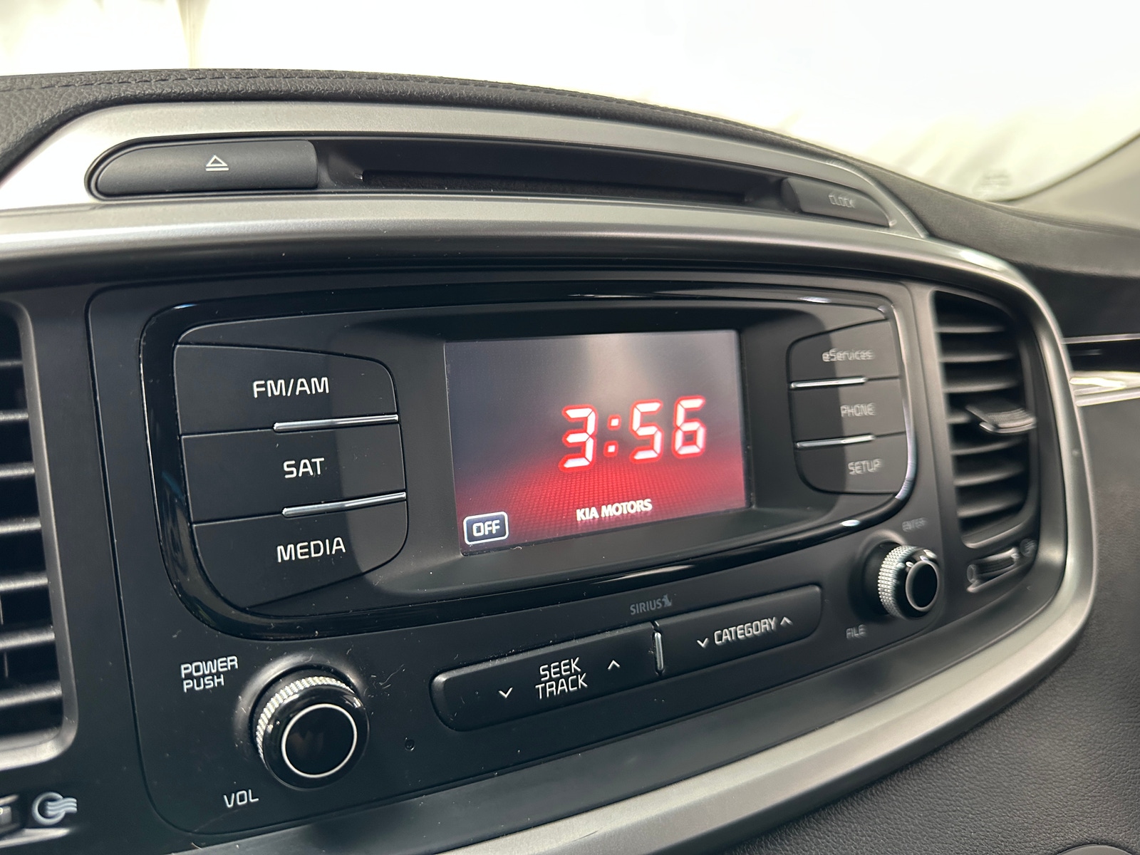 Thumbnail: 2016 Kia Sorento - 4