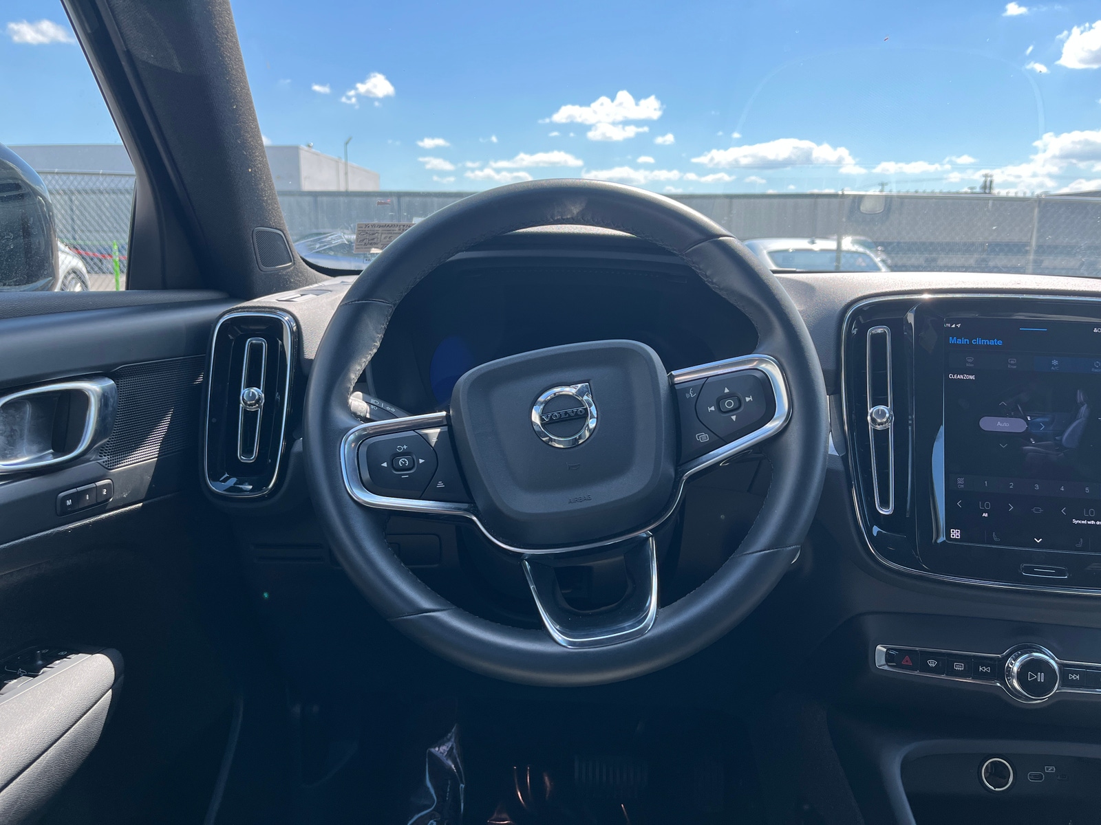 Thumbnail: 2024 Volvo XC40 - 5
