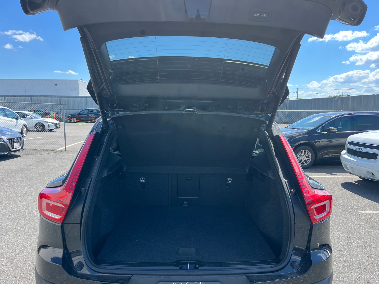 Thumbnail: 2024 Volvo XC40 - 6