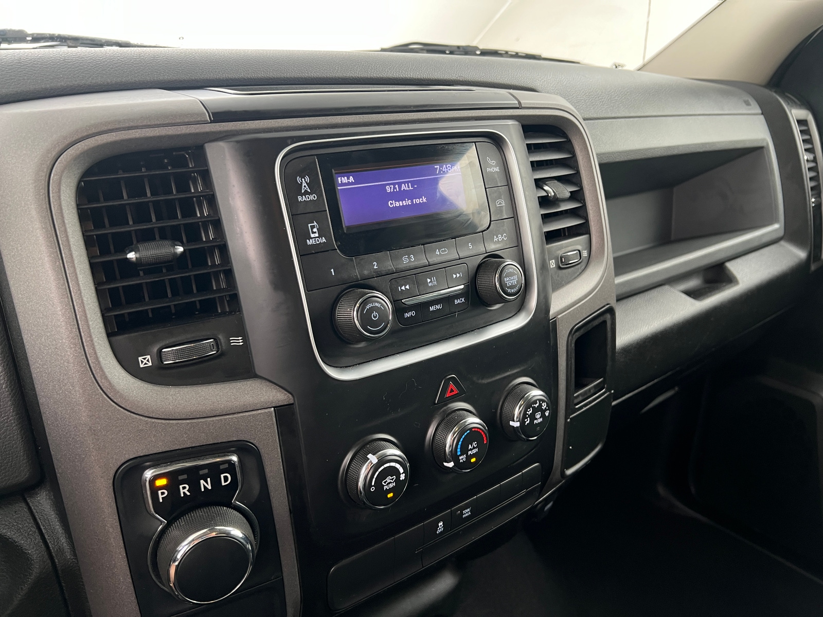 Thumbnail: 2020 RAM 1500 Classic - 4