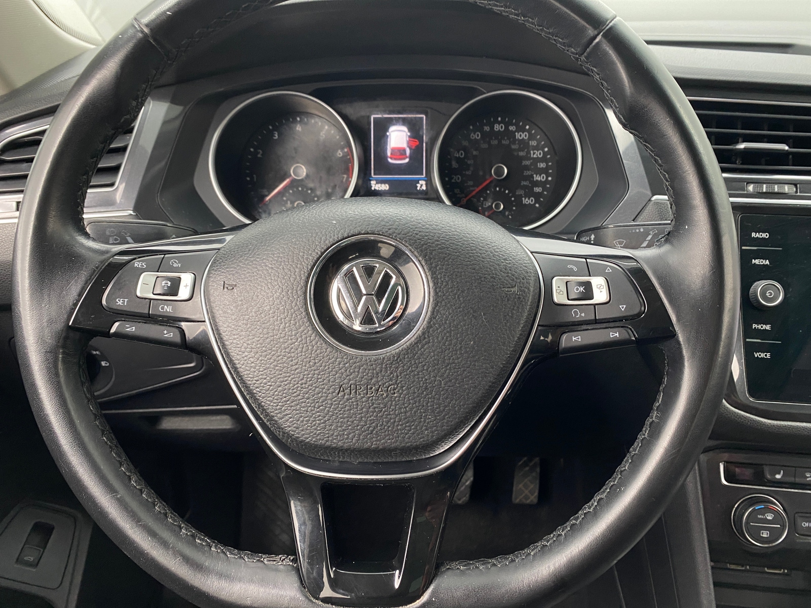 Thumbnail: 2018 Volkswagen Tiguan - 4