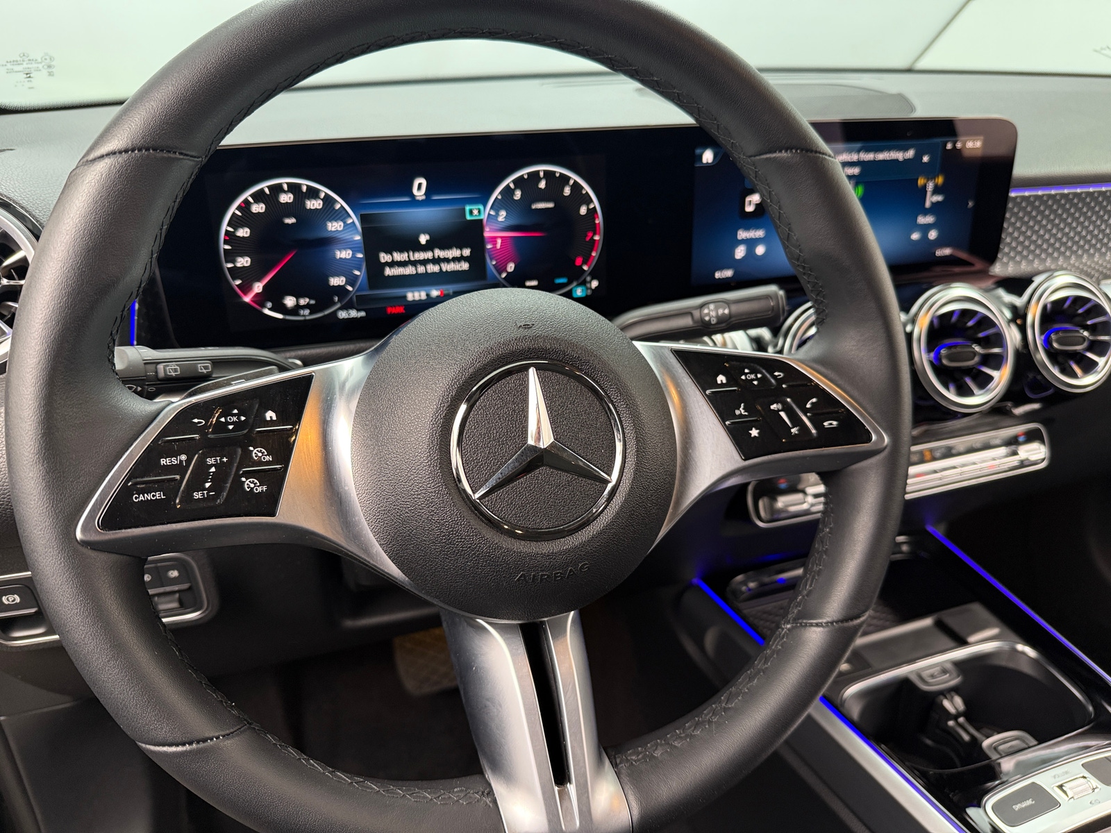 Thumbnail: 2024 Mercedes-Benz GLB - 4