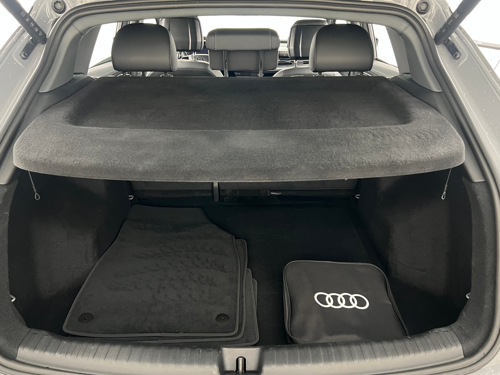 Thumbnail: 2024 Audi Q4 e-tron - 6