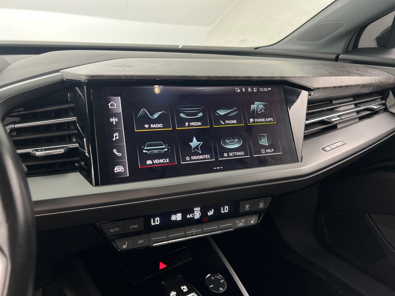Thumbnail: 2024 Audi Q4 e-tron - 3
