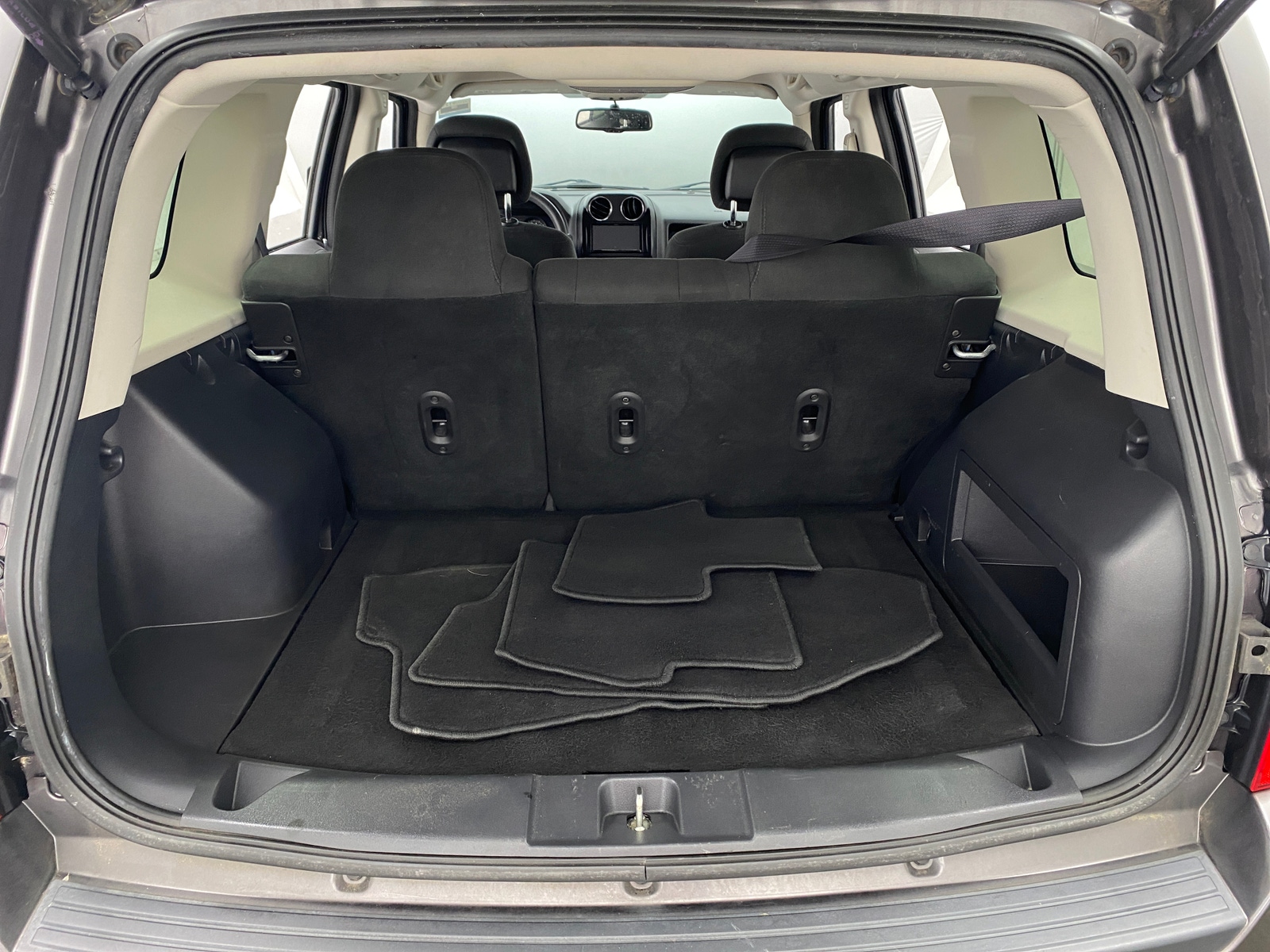 Thumbnail: 2016 Jeep Patriot - 7