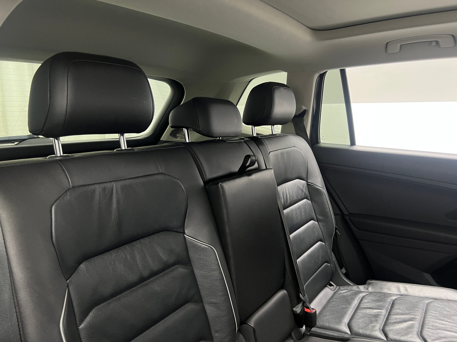Thumbnail: 2018 Volkswagen Tiguan - 5