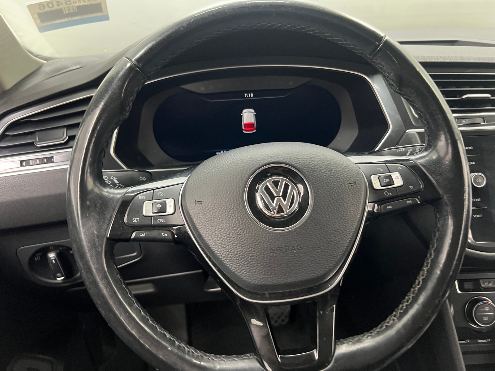 Thumbnail: 2018 Volkswagen Tiguan - 4