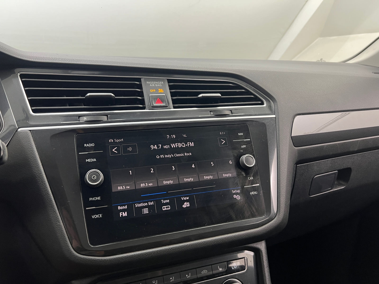 Thumbnail: 2018 Volkswagen Tiguan - 3
