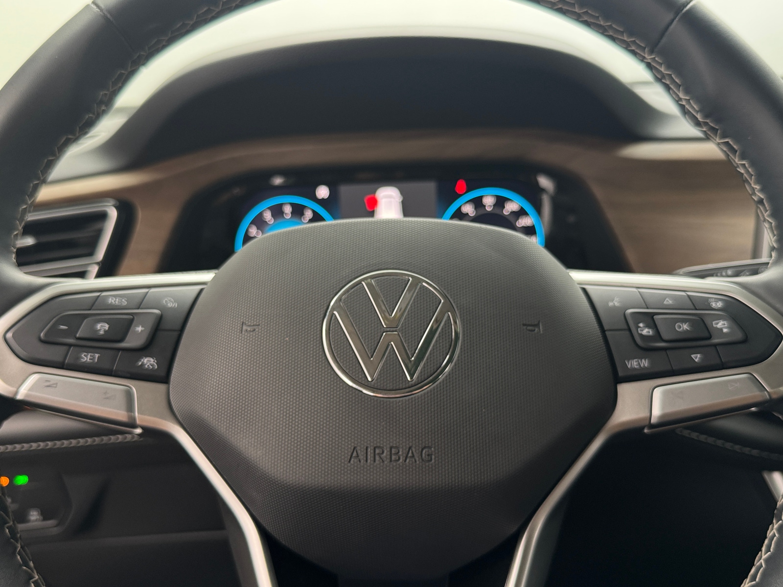 Thumbnail: 2024 Volkswagen Atlas - 4