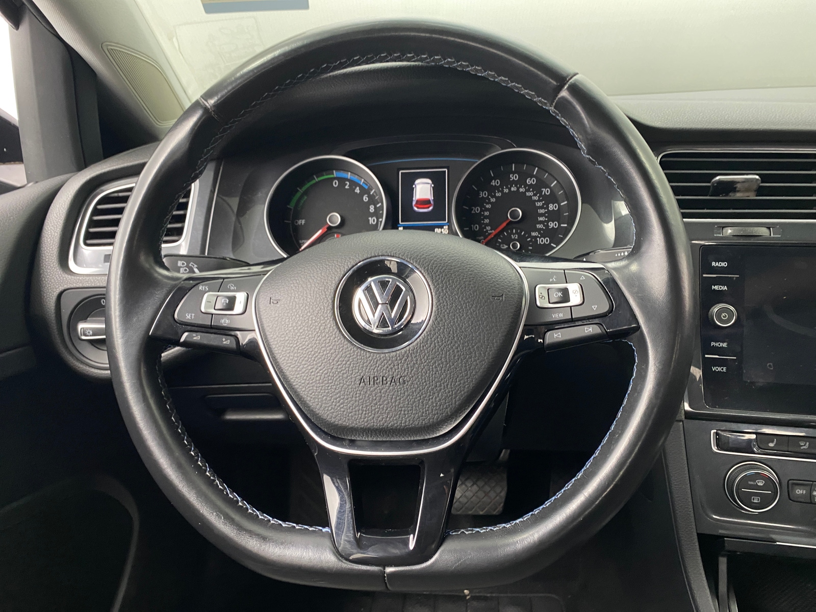 Thumbnail: 2019 Volkswagen e-Golf - 5