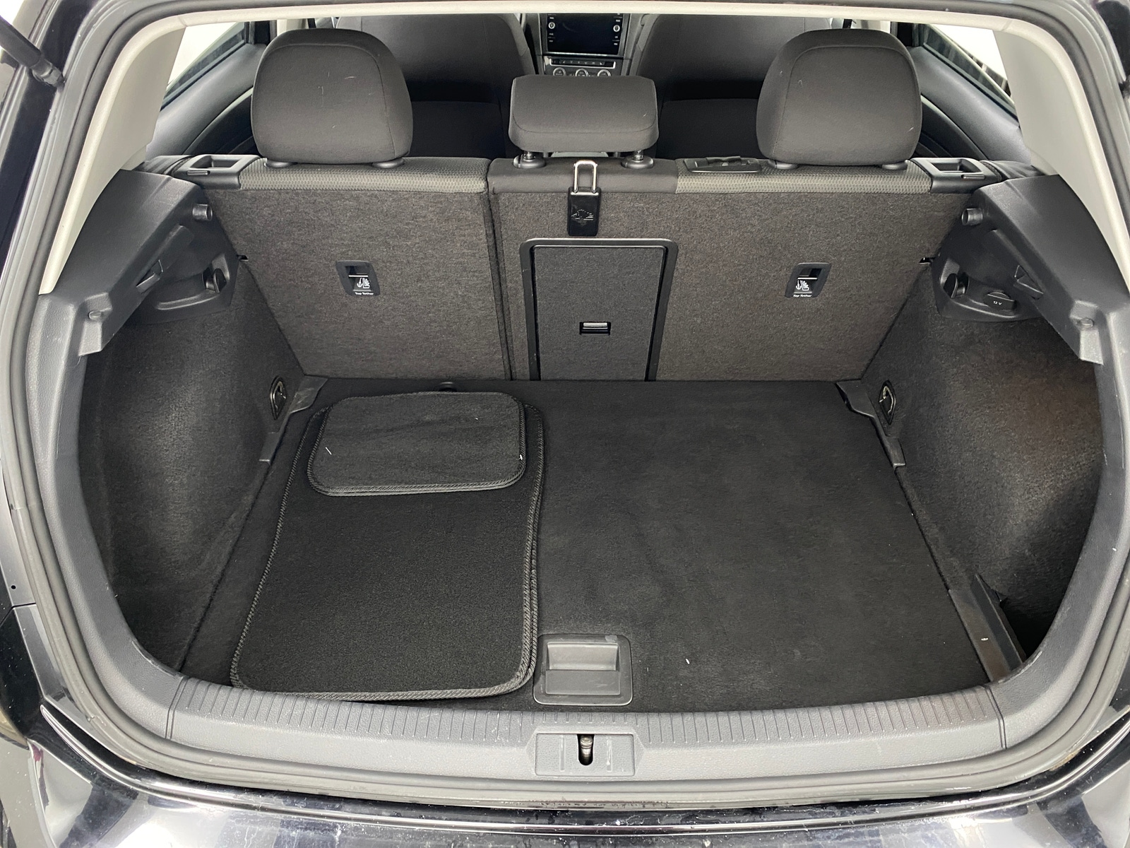 Thumbnail: 2019 Volkswagen e-Golf - 7