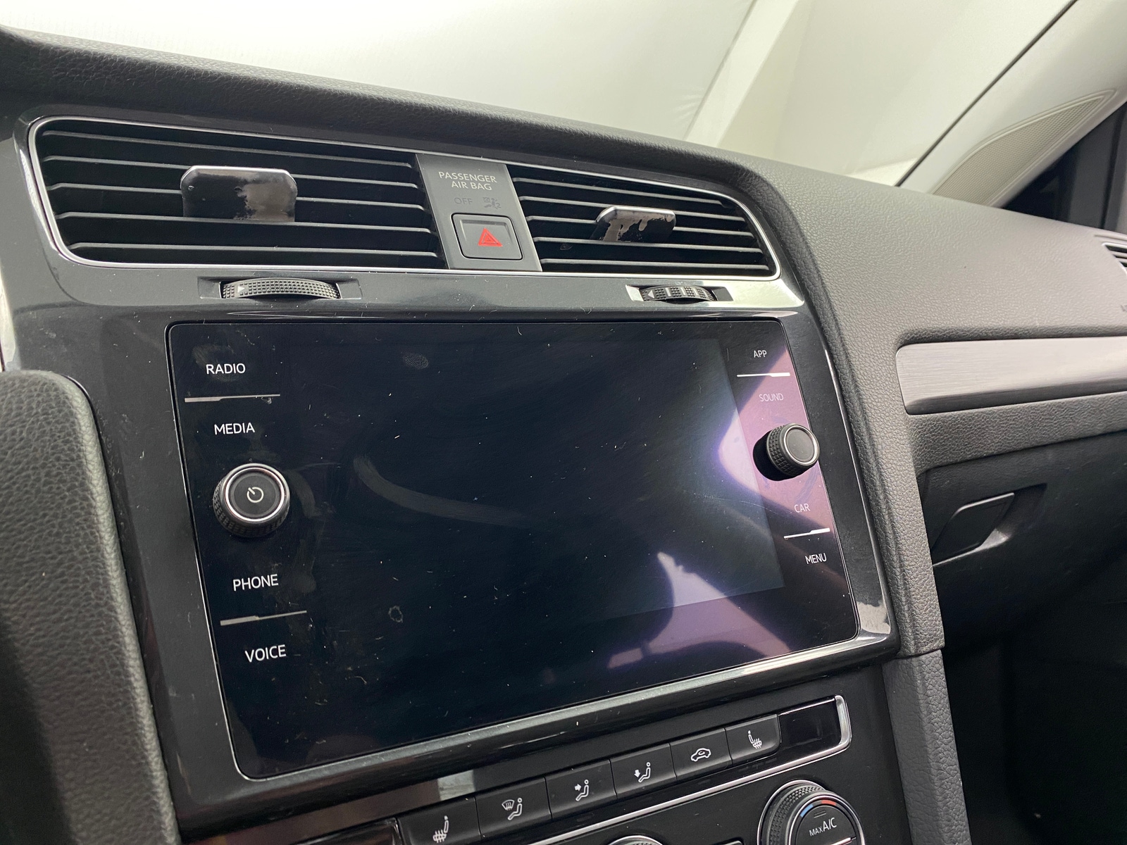 Thumbnail: 2019 Volkswagen e-Golf - 4