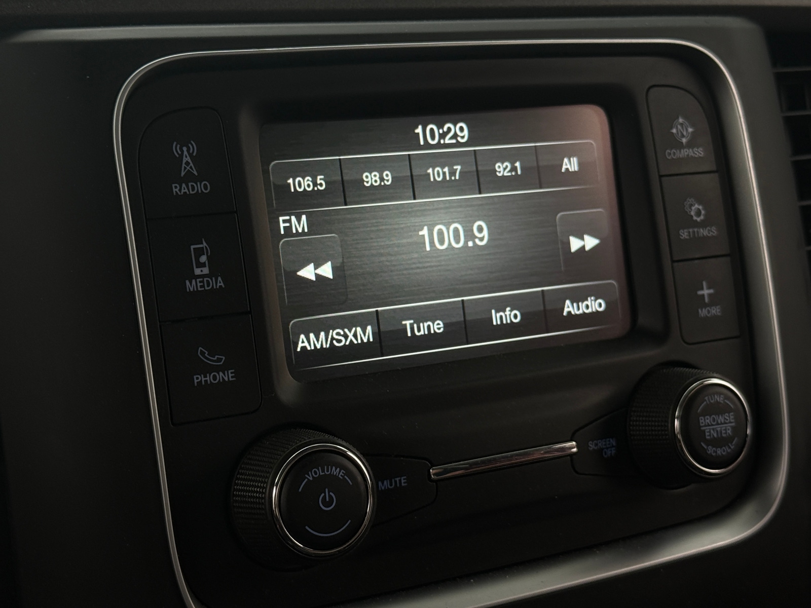 Thumbnail: 2022 RAM 1500 Classic - 2